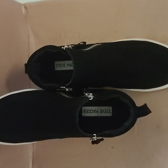 Steve Madden Black suede sneakers zip up - Picture 2 of 3
